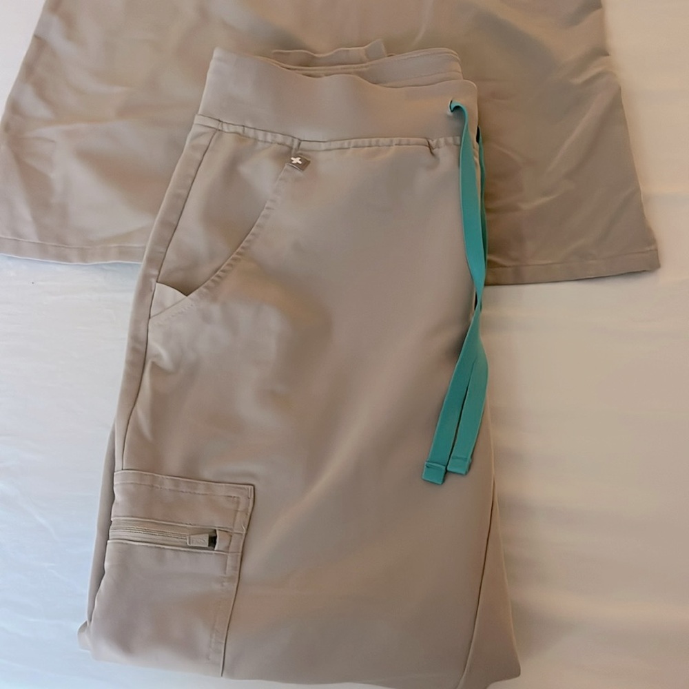 Scrubs set
